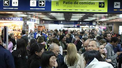 El Gobierno obliga a las aerolíneas a presentar un listado de pasajeros antes del despegue o aterrizaje de un avión