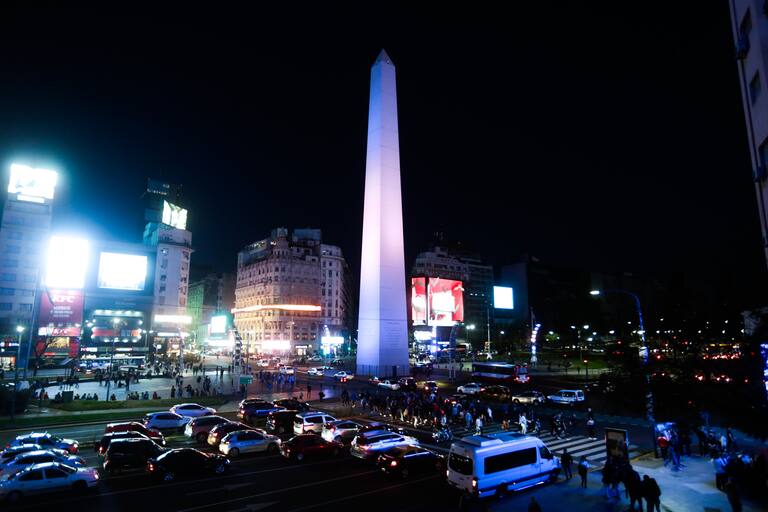 Buenos Aires iluminó de azul y blanco sus monumentos públicos en solidaridad con Israel
