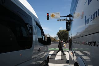 Cómo funcionan los nuevos semáforos inteligentes que está probando la Ciudad