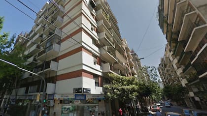 El Gobierno porteño subastará un departamento de tres ambientes en este edificio, ubicado en Marcelo T. de Alvear 2301.