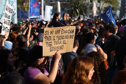 El Gobierno promulgó las leyes de financiamiento universitario y de emergencia pediátrica