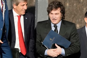 Dólares del colchón: los detalles del blanqueo permanente que puso en marcha el Gobierno