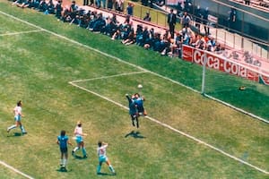 Las fotos que aparecieron 36 años después y el argentino que se identificó detrás del arco en el gol de la Mano de Dios