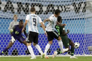 Análisis táctico: Rojo, el tercer N° 9, tuvo más olfato que Higuaín y Agüero