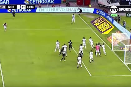 Defensa en "zona" de Newells: córner de Ferreira y gol de cabeza de Martínez Quarta para River