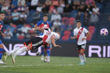 El gol de palomita de Leandro González Pirez a Tigre, que le dio el triunfo a River por 1-0 en Victoria