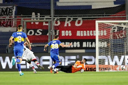 El gol de Patronato; Estigarribia ya le ganó en velocidad a Roncaglia y define ante García