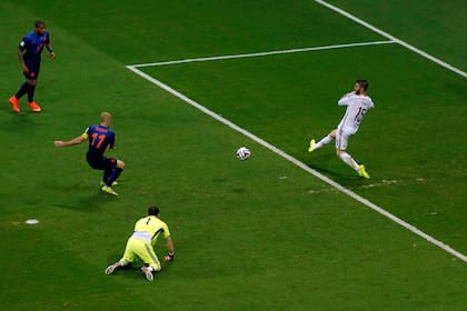 El gol de Robben a España, uno de los más lindos de Brasil 2014