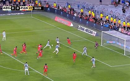 El gol de Thiago Almada para el desahogo de Argentina ante Panamá