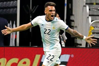 El gol vive en la expresión de Lautaro Martínez: el delantero anotó tres en la goleada de la selección a México.