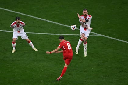 El golazo de Arda Guler para Turquía ante Georgia, de zurda y al ángulo, uno de los mejores de la Eurocopa 2024