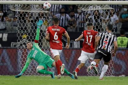 El golazo de Hulk para el 2-0 de Atlético Mineiro ante River, en Belo Horizonte