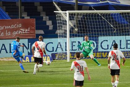El golazo de Martín Ojeda para el 2-1 de Godoy Cruz ante River