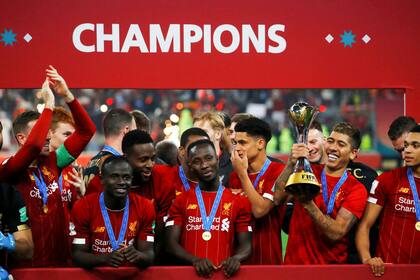 El goleador, con la copa: Firmino amargó a sus compatriotas