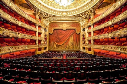El gran auditorio, cita de los espectáculos más importantes de ópera y ballet durante fines del siglo XIX y princpios del XX.