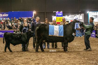 El Gran Campeón Hembra Negra del Centenario, de Tres Marías