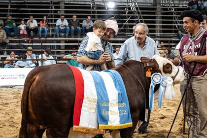 El Gran Campeón Ternero fue para el box 132 de la cabaña Santa Irene, un hijo de “Experto”, destacado por su volumen, manto de carne y pigmentación