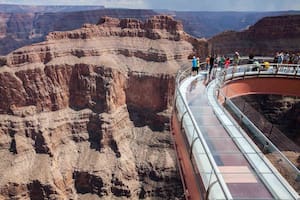 Saltó con un paracaídas en el Gran Cañón, cayó 150 metros y murió