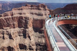 Saltó con un paracaídas en el Gran Cañón, cayó 150 metros y murió