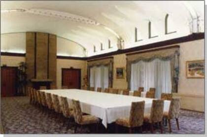 El Gran Comedor de la primera planta; a pesar de su nombre, este salón funciona habitualmente como sede para las reuniones del Consejo de Política Económica y Fiscal