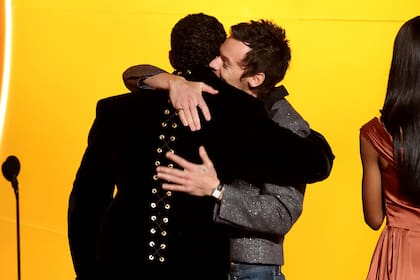 El gran detalle estaba en la espalda de su traje, que simulaba ser un corset