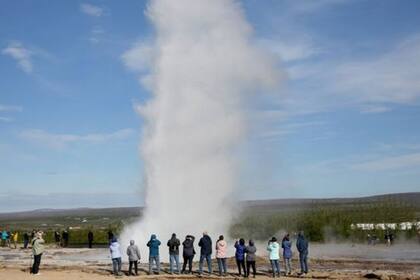 El Gran Geysir, el géiser conocido desde hace más tiempo, es una de las principales atracciones turísticas de Islandia