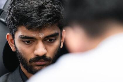 El Gran Maestro indio Dommaraju Gukesh, durante una de las partidas por el campeonato mundial contra el chino Ding Liren