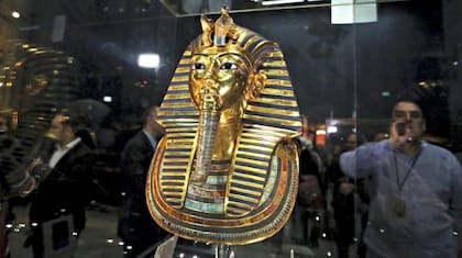 El Gran Museo Egipcio recibió el lecho funerario de Tutankamón.
