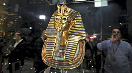 El Gran Museo Egipcio recibió el lecho funerario de Tutankamón.