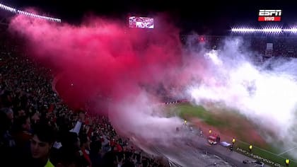 El gran recibimiento de los hinchas de River a sus jugadores