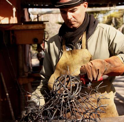 “El grave problema de muchos llamados artistas es pensar que una obra los va a hacer famosos, que alguien los va a descubrir y los llevará a la fama, que ser artista es ser excéntrico. Que la inspiración llega en momentos de `trance´ provocado por sustancias o alucinógenos".