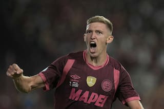 Rodrigo Castillo ganó en lo alto y el Granate le gana al Flamengo en el duelo de ida por la Recopa