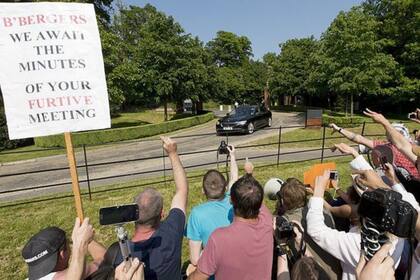 Las reuniones del grupo causan protestas de quienes los consideran un grupo malvado