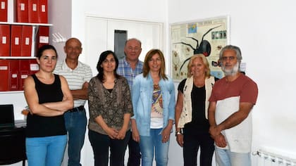 El grupo de Aracnología del CEPAVE. De izq. a der.: Cecilia Gabellone, Luis Giambelluca, Andrea Armendano, Guillermo Reboredo, Sandra González, Alda González y Sergio Rodríguez Gil