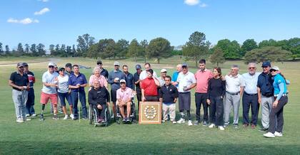 El grupo de golfistas que participó en la cuarta fecha del RAGA 2023 en Pilar Golf Club, el 20 de octubre