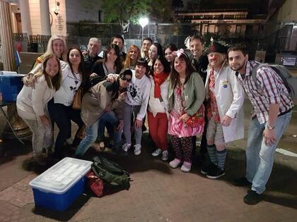 El grupo de médicos voluntarios en Plaza de Mayo