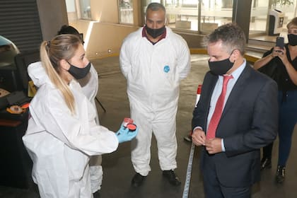 El grupo de peritos que esclareció el caso fue felicitado por el secretario de Justicia y Seguridad porteño, Marcelo D'Alessandro y el jefe de la fuerza, Gabriel Berard; durante una visita a la Superintendencia de la Policía Científica, en el Barrio 31 de Retiro