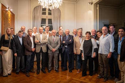 El grupo de socios y criadores que participaron de la ceremonia