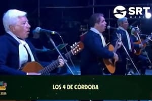 Tensión en el escenario: Los 4 de Córdoba se enfrentaron al presentador en el Festival de Deán Funes