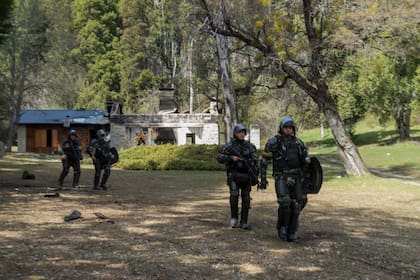 El grupo especial COER ingresó en uno de los terrenos ocupados por la comunidad mapuche Lafken Winkul Map, en Villa Mascardi