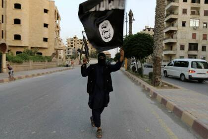 El grupo Estado Islámico proclamó un califato desde el norte de Siria hasta el este de Irak