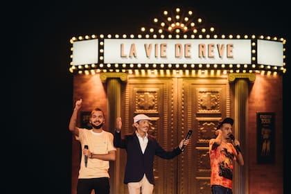 El grupo francés Bigflo y Oil con su padre