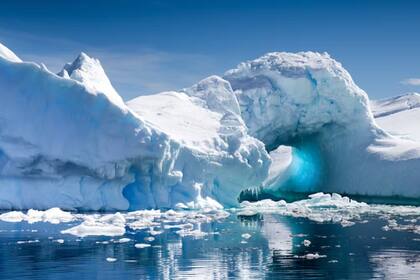 El Grupo Intergubernamental de Expertos sobre el Cambio Climático (IPCC) afirma que la temperatura de la Antártida seguirá aumentando lo que provocará que la masa de la capa de hielo disminuya.