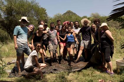 El grupo "La escuela del árbol".