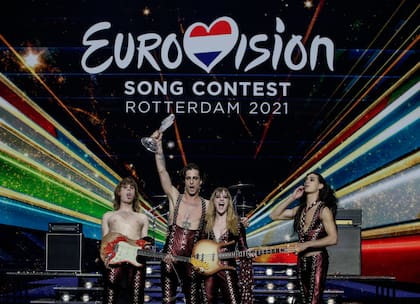 El grupo Maneskin cuando celebró el premio del Festival de la Canción de Eurovisión, en Rotterdam, Holanda, el 22 de mayo de 2021. 
