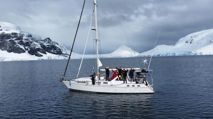 El grupo partió de Ushuaia el 5 de enero e hizo una primera escala en Puerto Williams, Chile