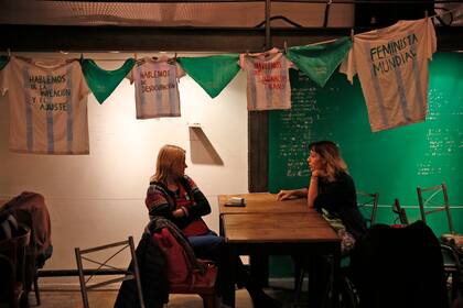 El grupo promueve la discusión sobre feminismo y economía durante los partidos