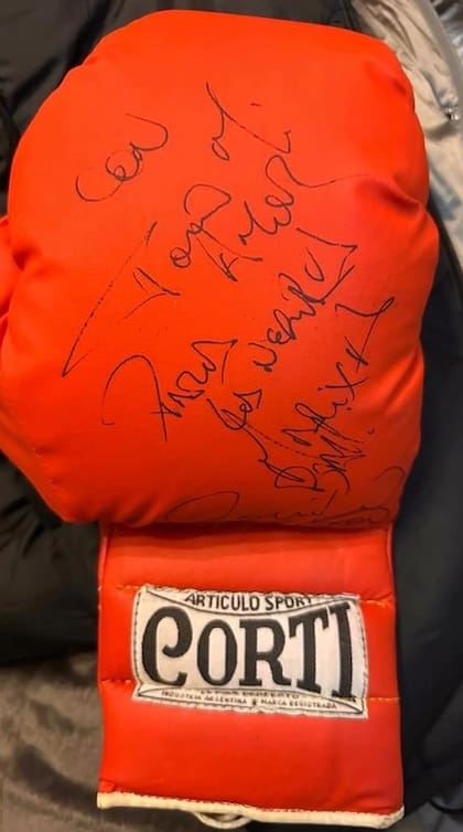 El guante de boxeo que Rodrigo le regaló a Marixa Balli con una dedicatoria especial