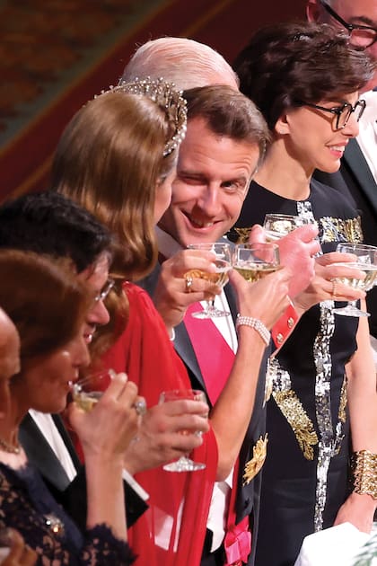 El guiño de ojo de Macron a Kate dio la vuelta al mundo y fue una muestra del ambiente distendido en que se desarrolló la velada.