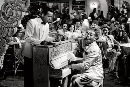 El guion de Casablanca fue varias veces reescrito porque muchos consideraban que trataba el tema del nazismo de manera "demasiado ligera".